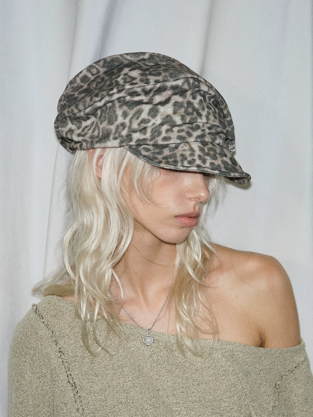 Leopard print hot pressed diamond newsboy hat