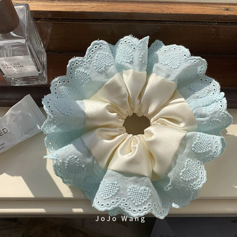 Ballet lace colon scrunchie