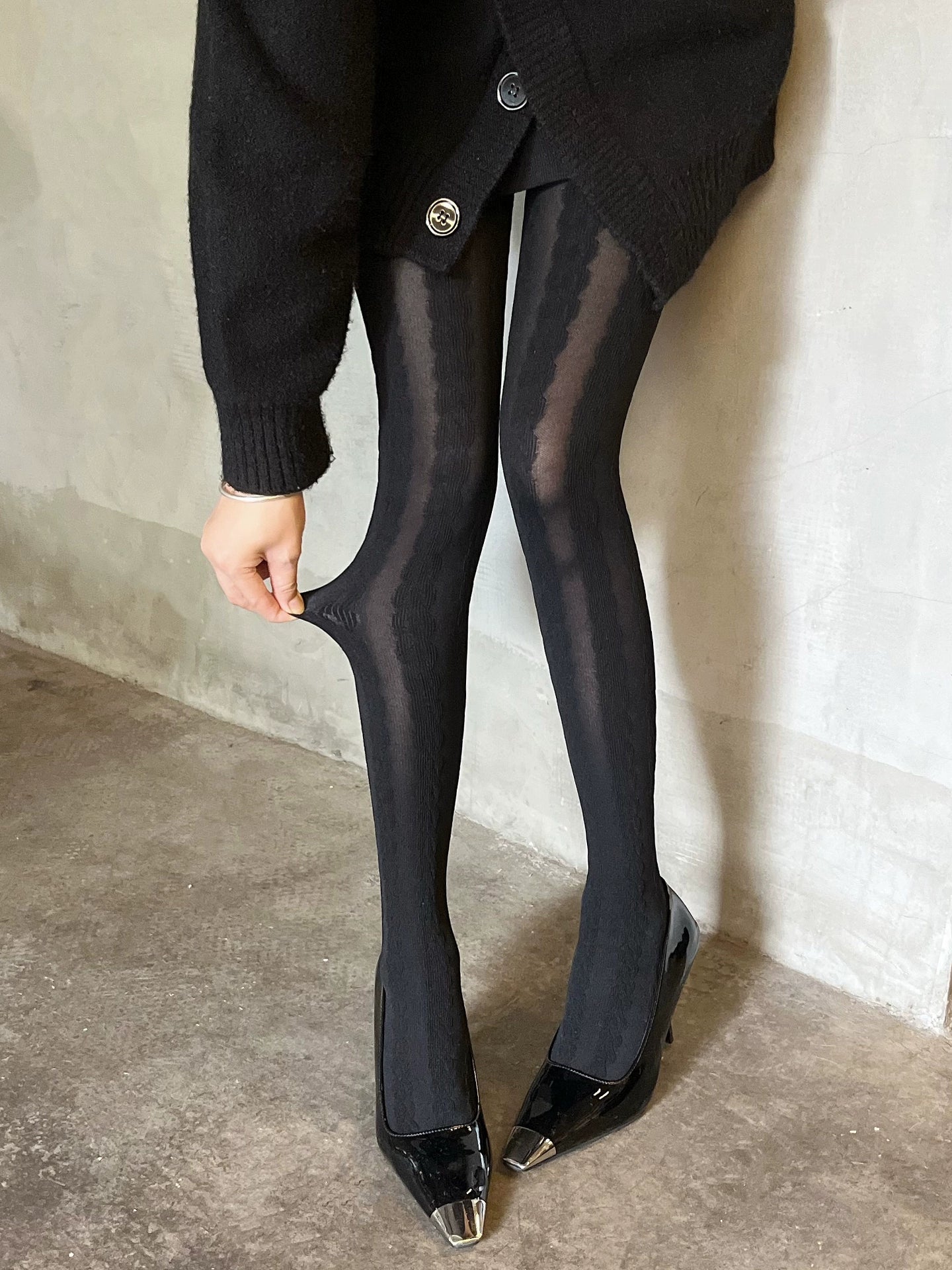 Thin pantyhose with vertical stripes