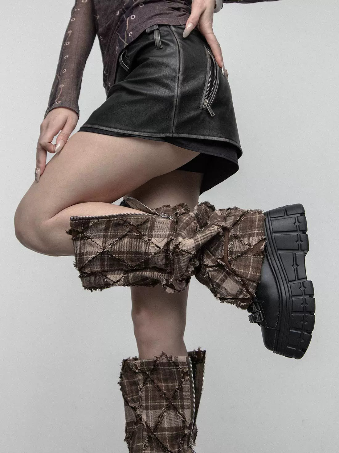 SS2L original brown plaid knife cutting destroys fashion punk apocalypse wasteland style socks, leg covers, women's ins trend