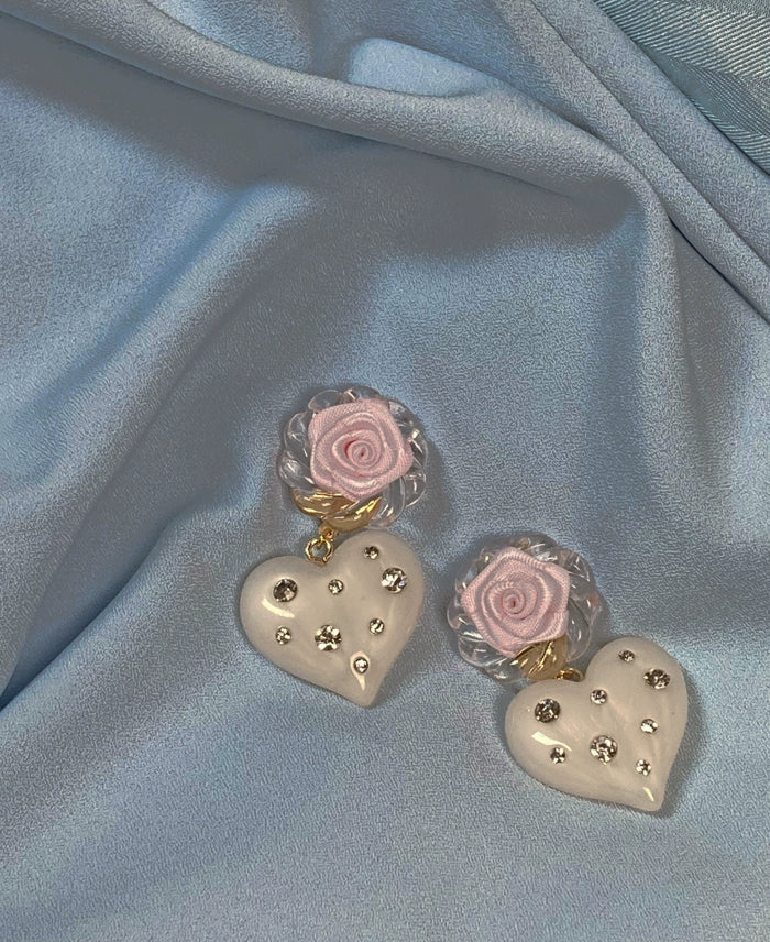 Diamond elf chubby diamond studded heart-shaped girl earrings from the rose class of Diamond Kindergarten