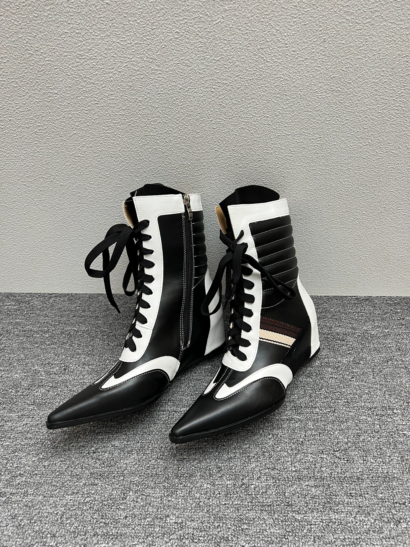 Lace up short boots