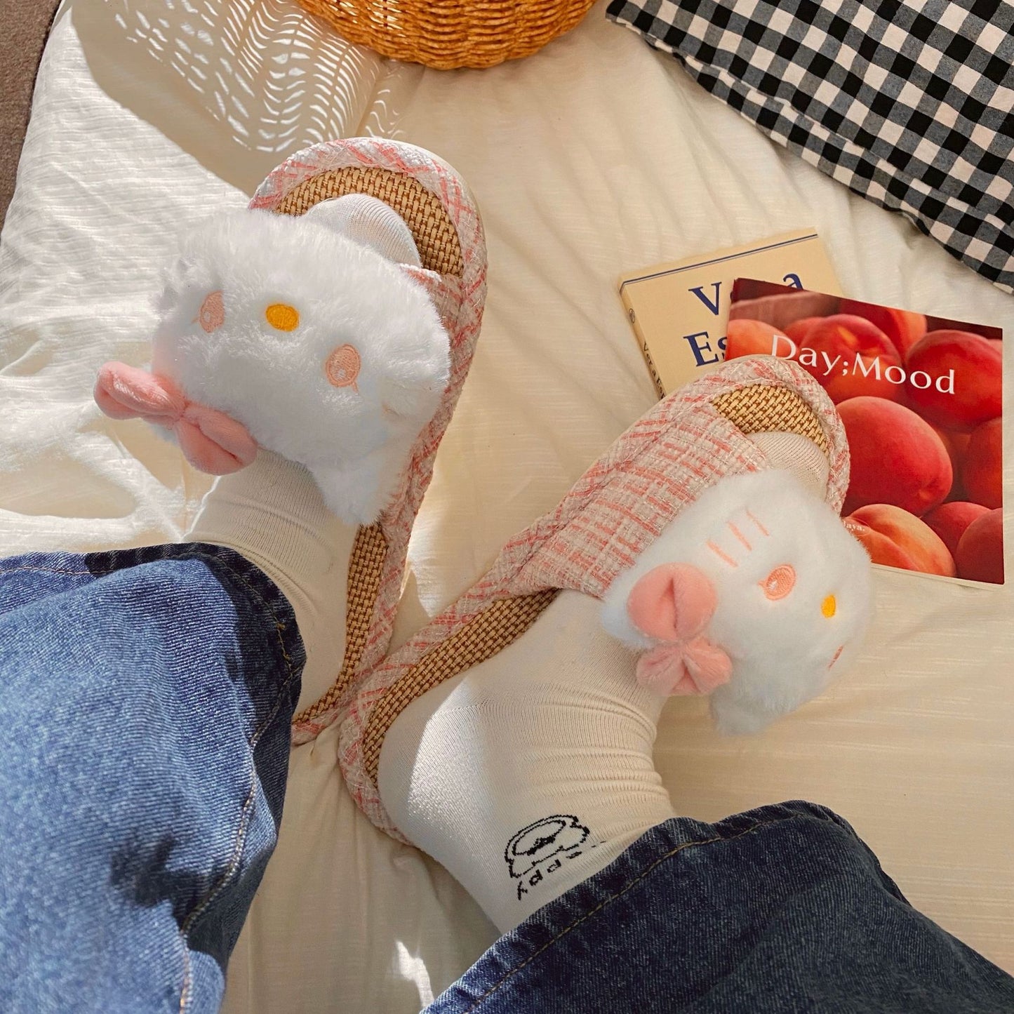 Hello Kitty cotton and linen slippers