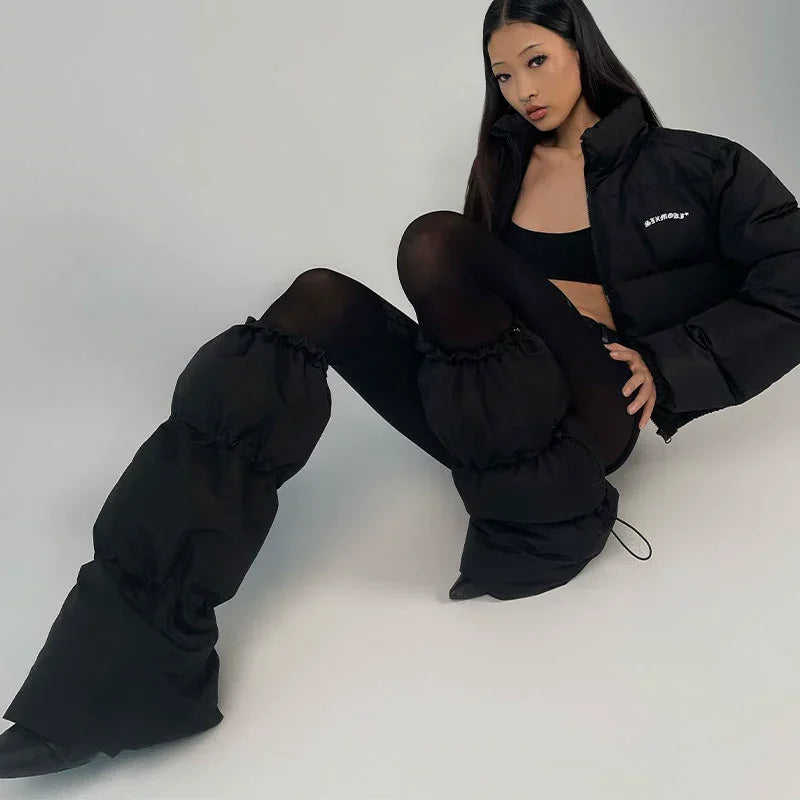 Elastic buckles enlarge the warm leg cover