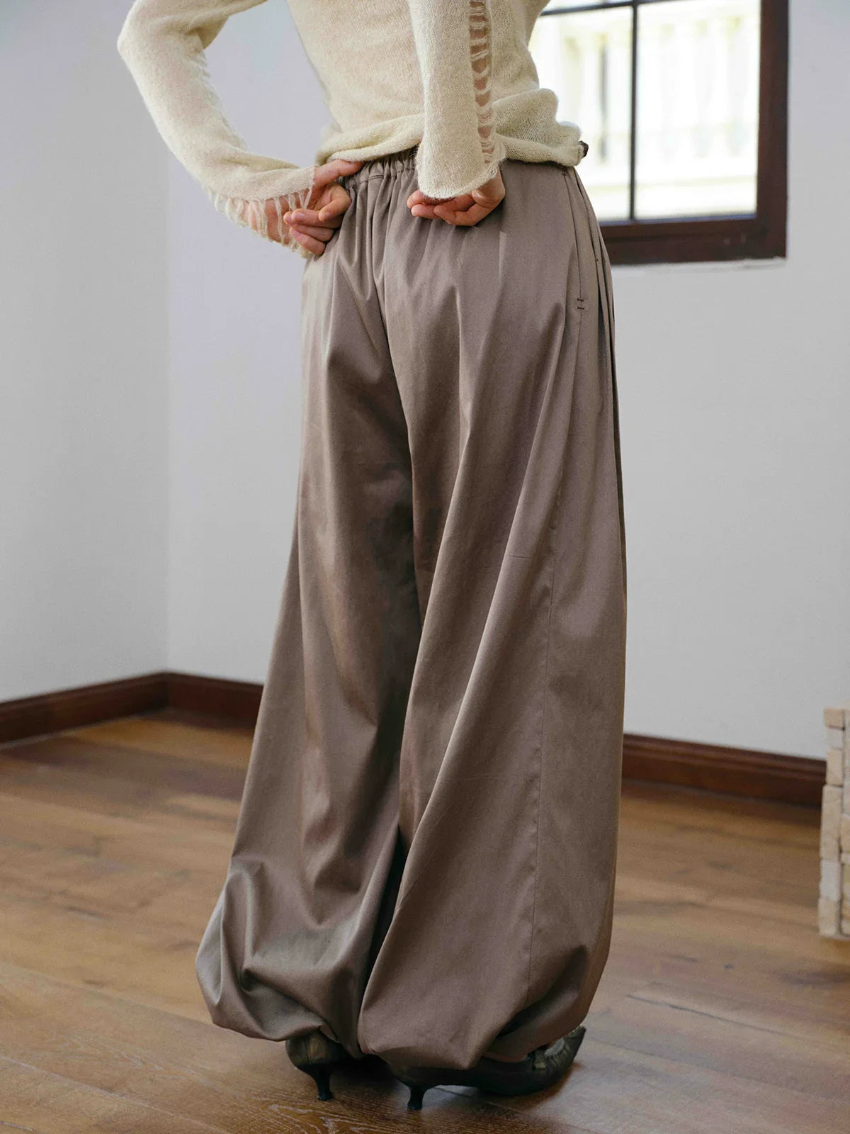 silhouette pleated wide-leg pants