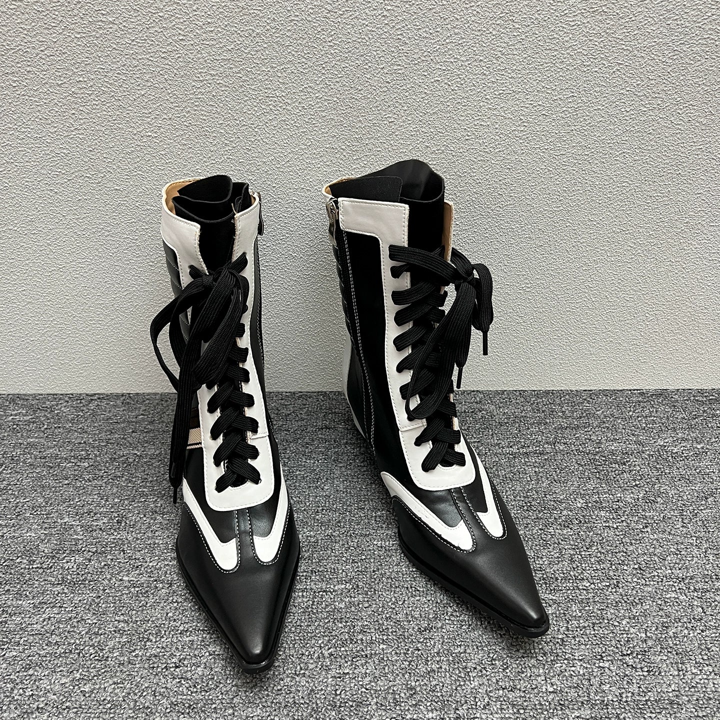 Lace up short boots
