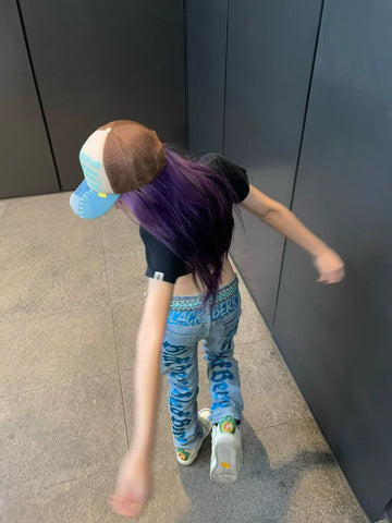 Embroidery washed blue jeans