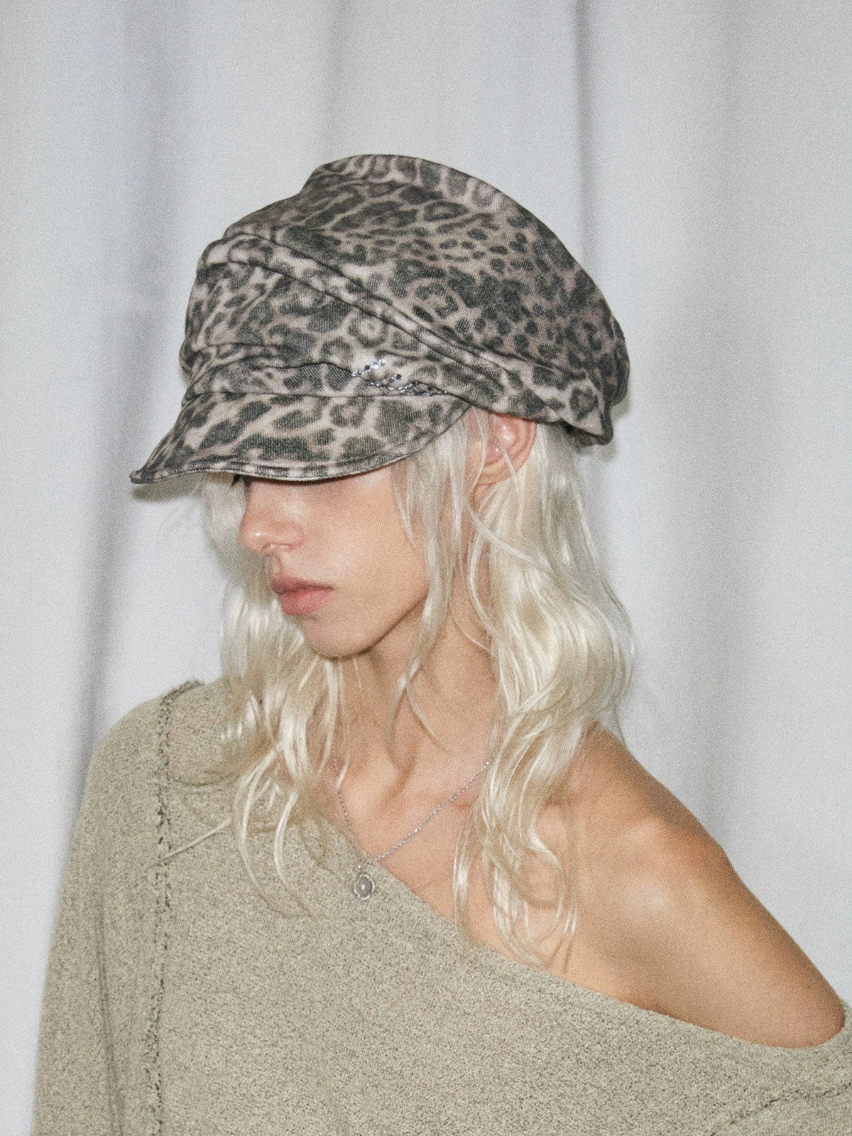 Leopard print hot pressed diamond newsboy hat