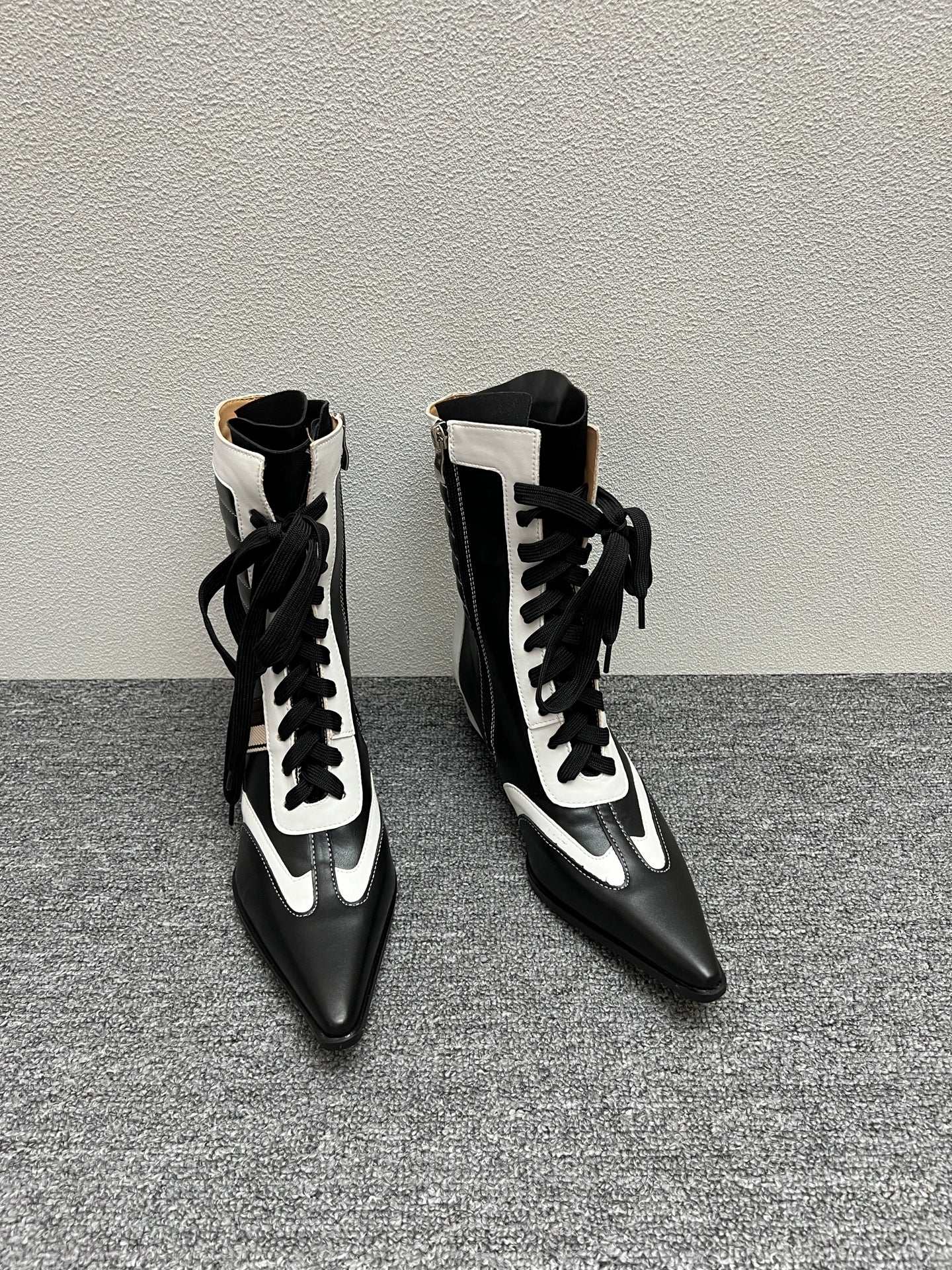 Lace up short boots