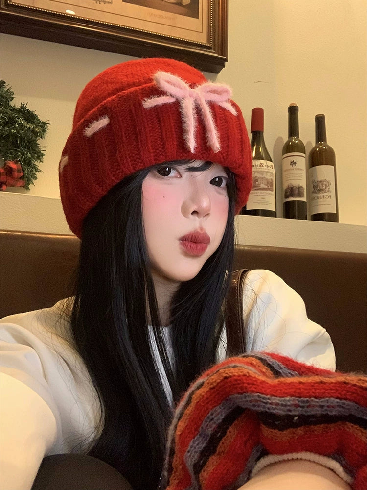 Bow red knitted hat