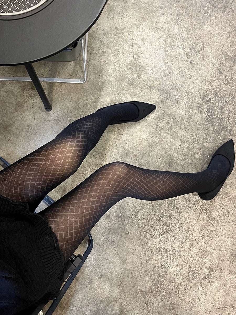 Diamond patterned pantyhose
