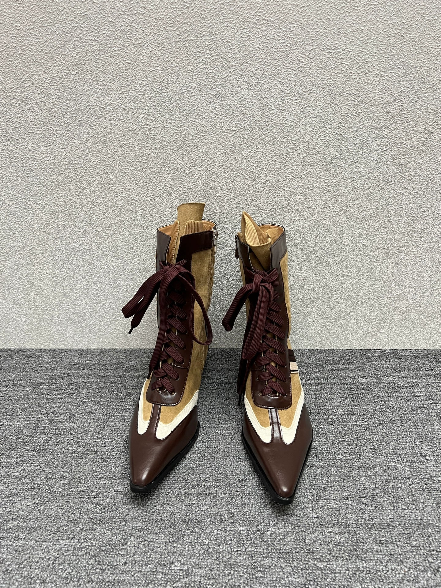Lace up short boots