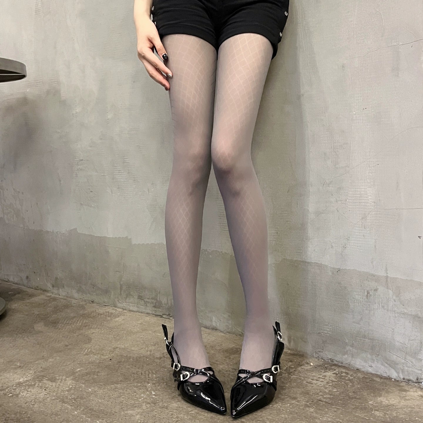 Diamond patterned pantyhose