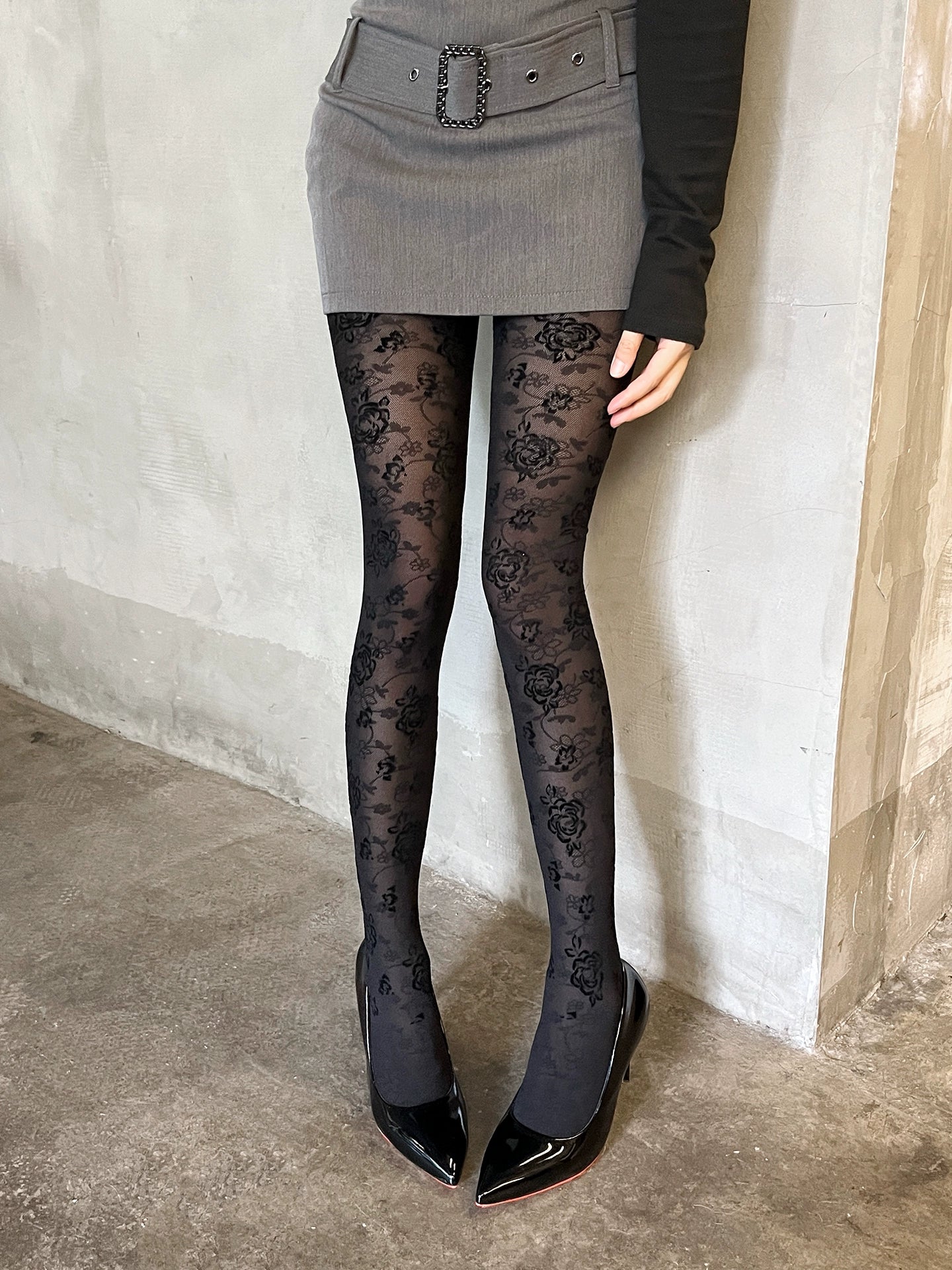 Hollow rose plush pantyhose