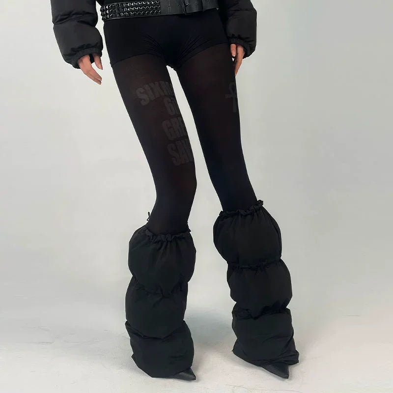 Elastic buckles enlarge the warm leg cover