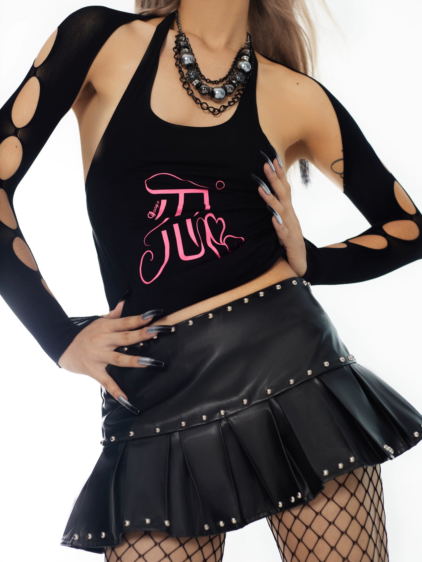 Black rivet pleated short skirt