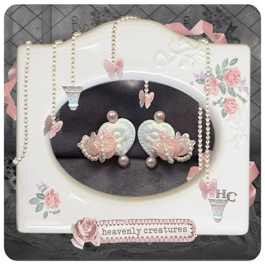 |Limited |~* Hanging Bellflower *~Carrying a fresh flower and antique relief peach heart earrings