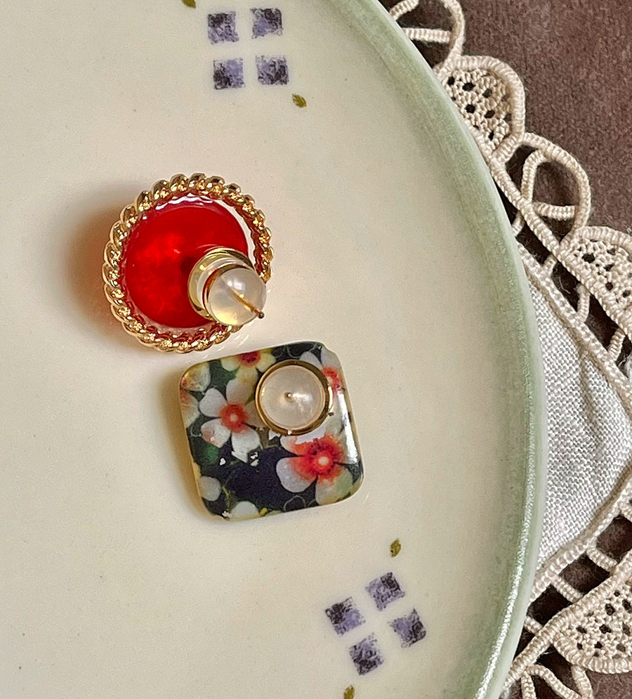 Christmas on the Grass "New Year's Prayer Ruby and Flower Gift Box Shaped Earrings