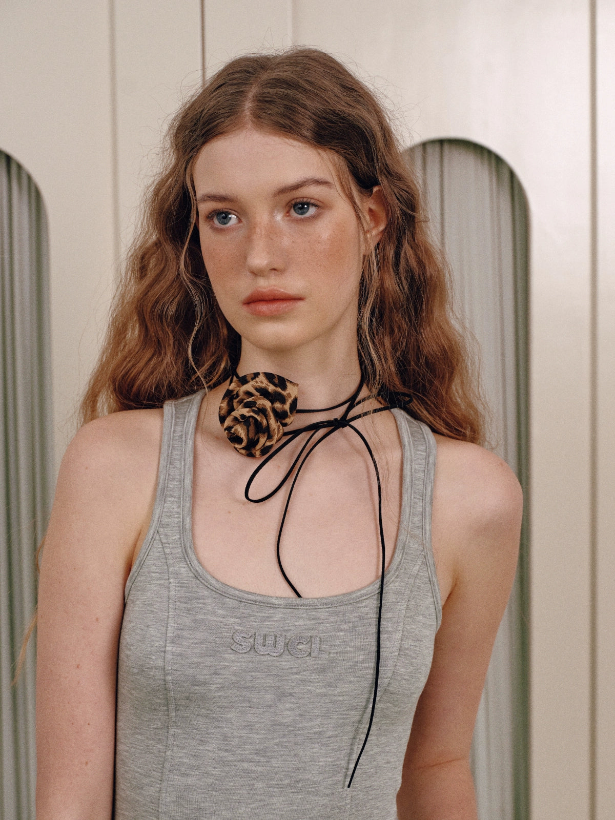 Leopard print rose neck strap
