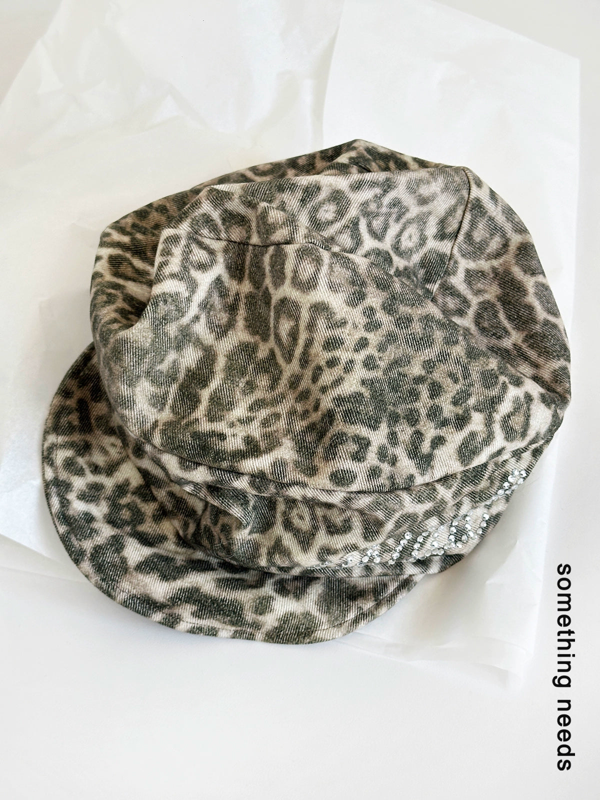 Leopard print hot pressed diamond newsboy hat