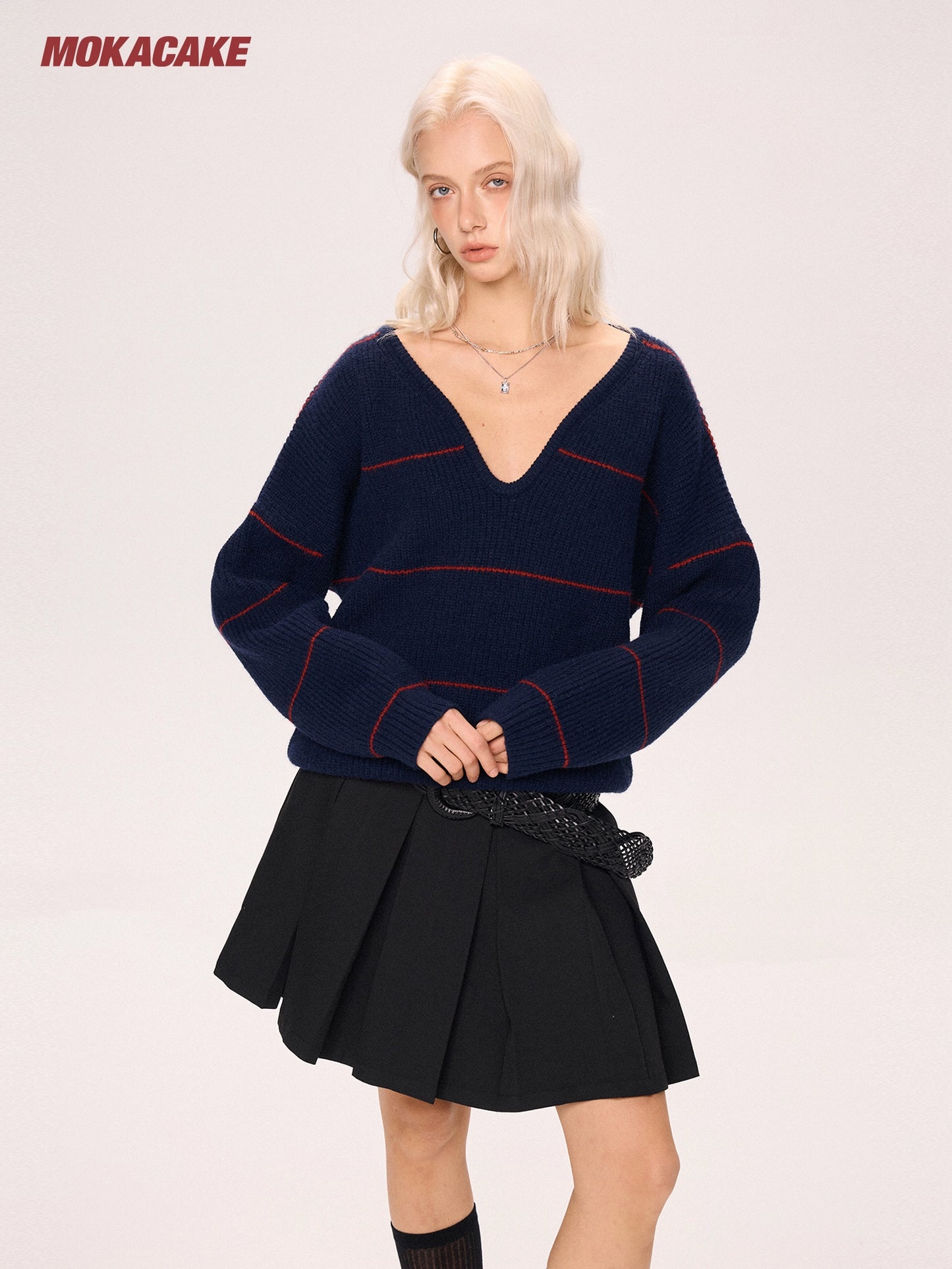 Contrast striped V-neck pullover sweater