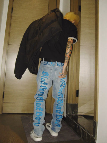 Embroidery washed blue jeans