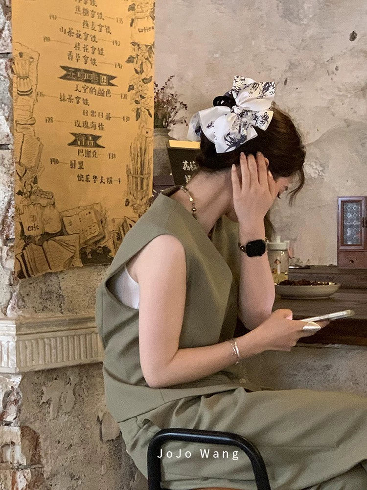 Satin bow hair catcher