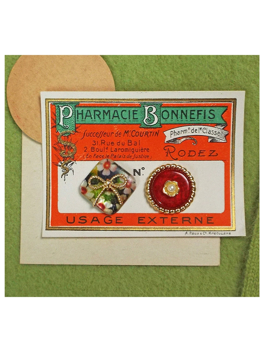 Christmas on the Grass "New Year's Prayer Ruby and Flower Gift Box Shaped Earrings