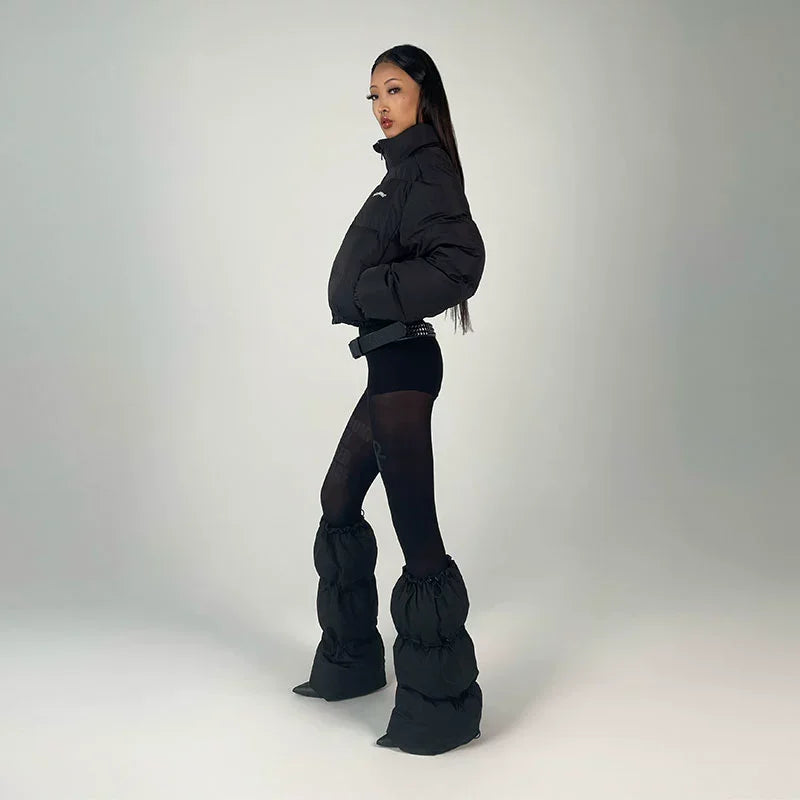 Elastic buckles enlarge the warm leg cover