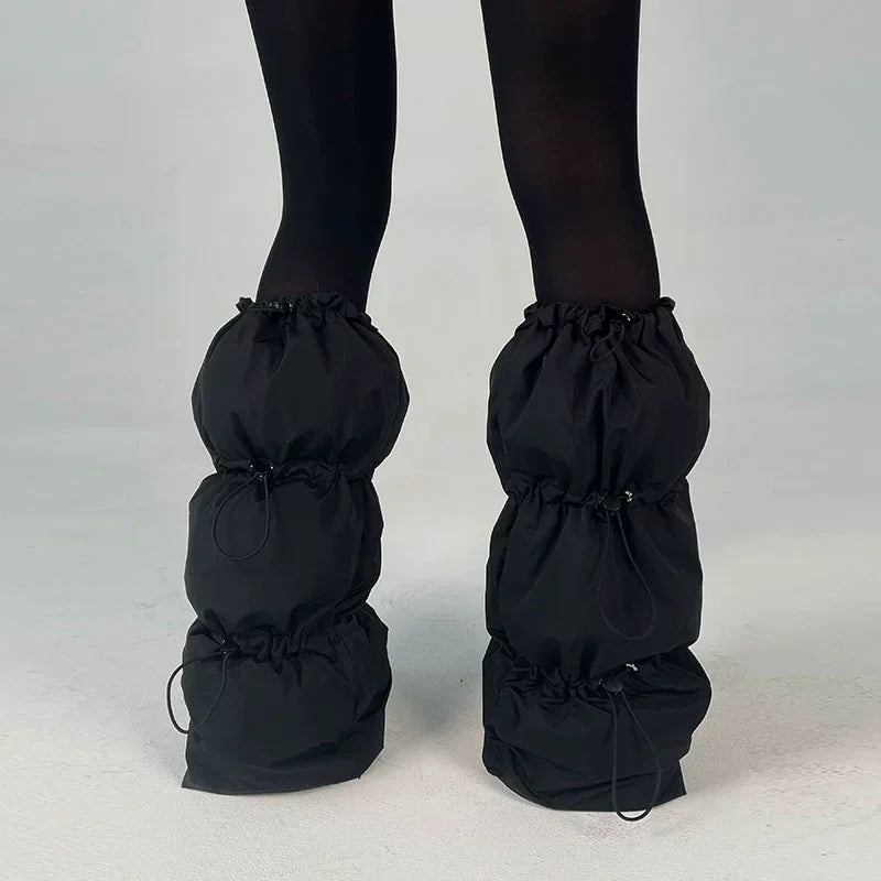 Elastic buckles enlarge the warm leg cover