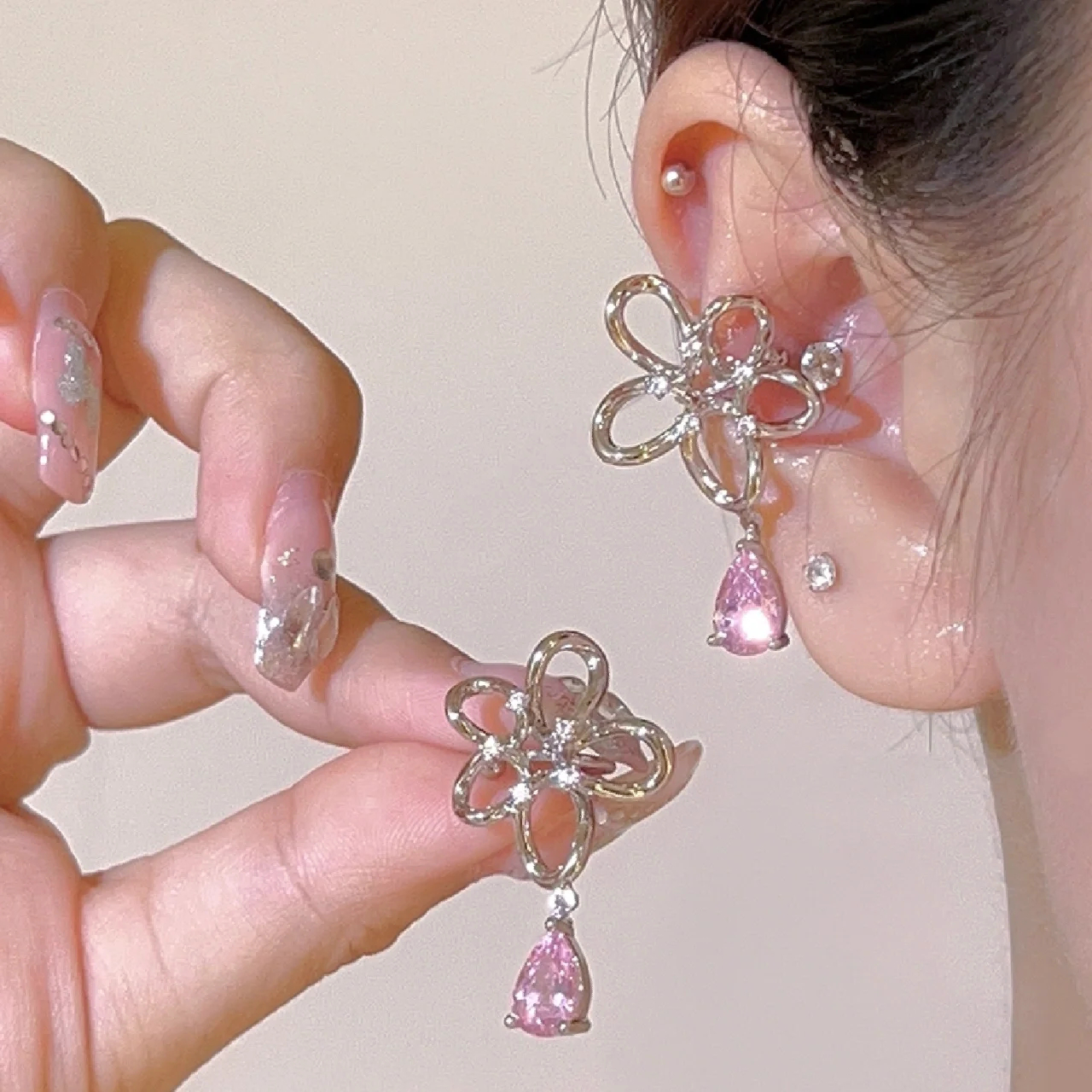 Pink zircon flower ear clip ring