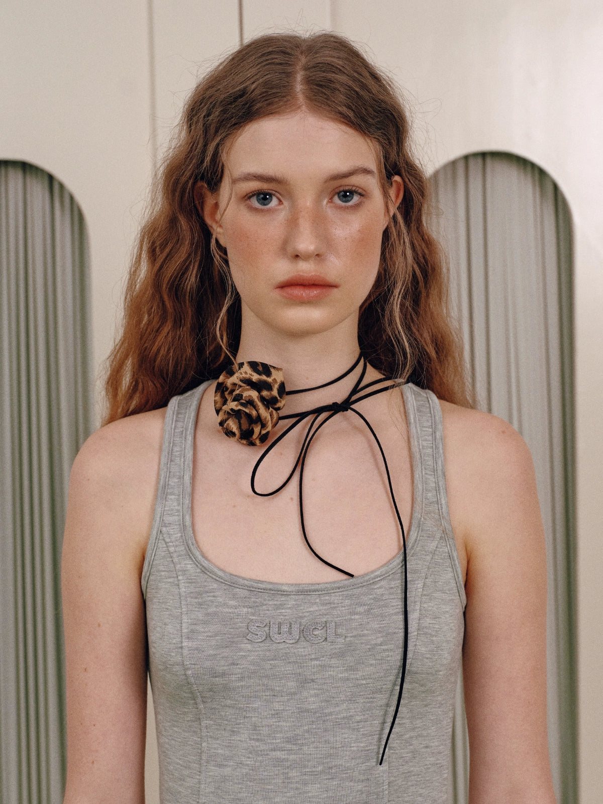 Leopard print rose neck strap