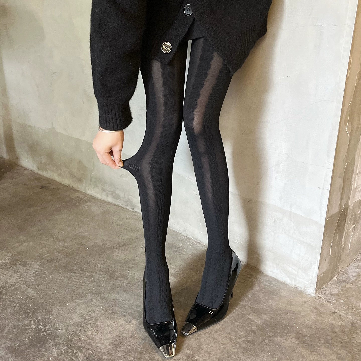 Thin pantyhose with vertical stripes