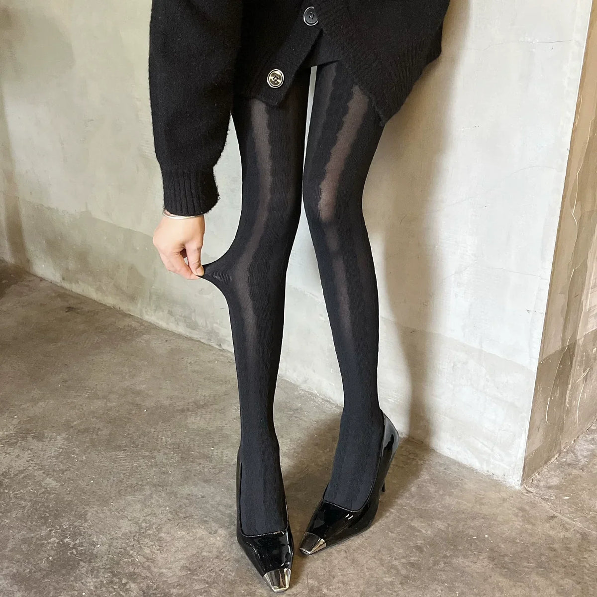 Thin pantyhose with vertical stripes