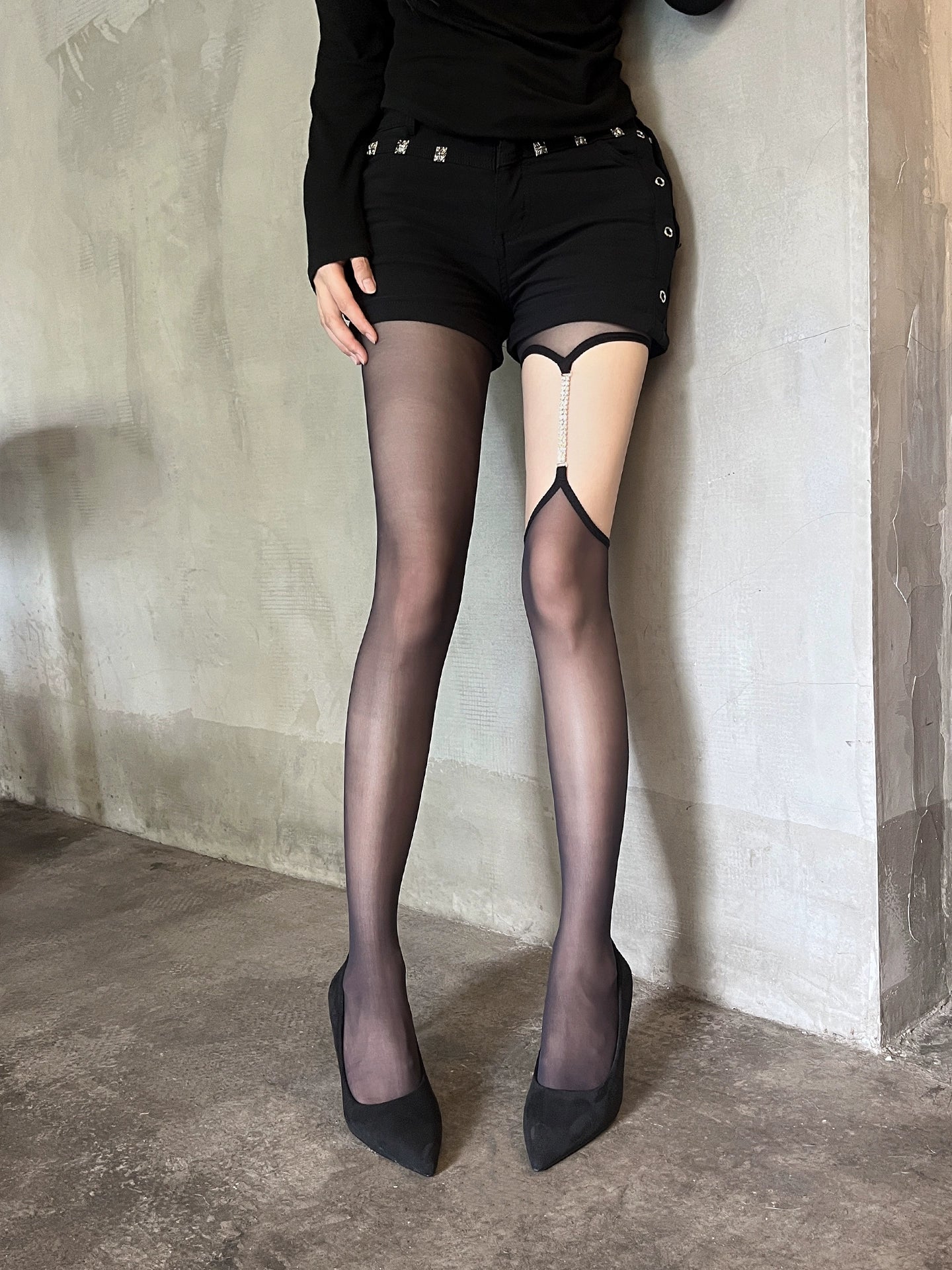 Diamond Chain Strap Aurora Pantyhose