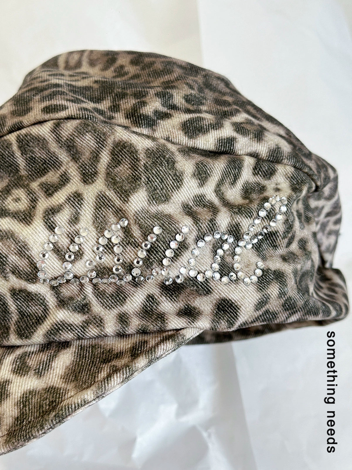 Leopard print hot pressed diamond newsboy hat