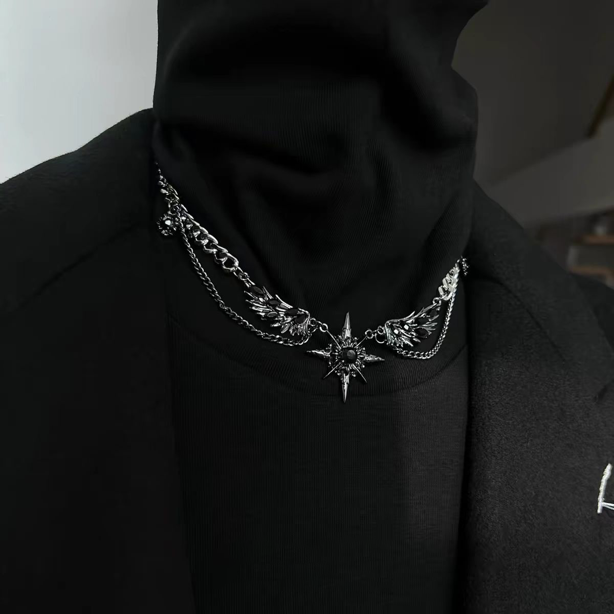 Black winged starry necklace earrings