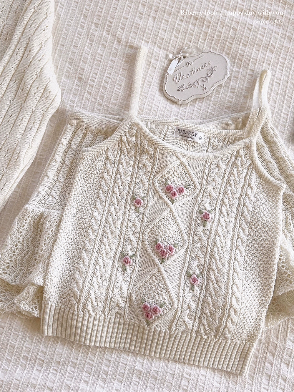 Handmade vintage embroidered vintage knitted small sling