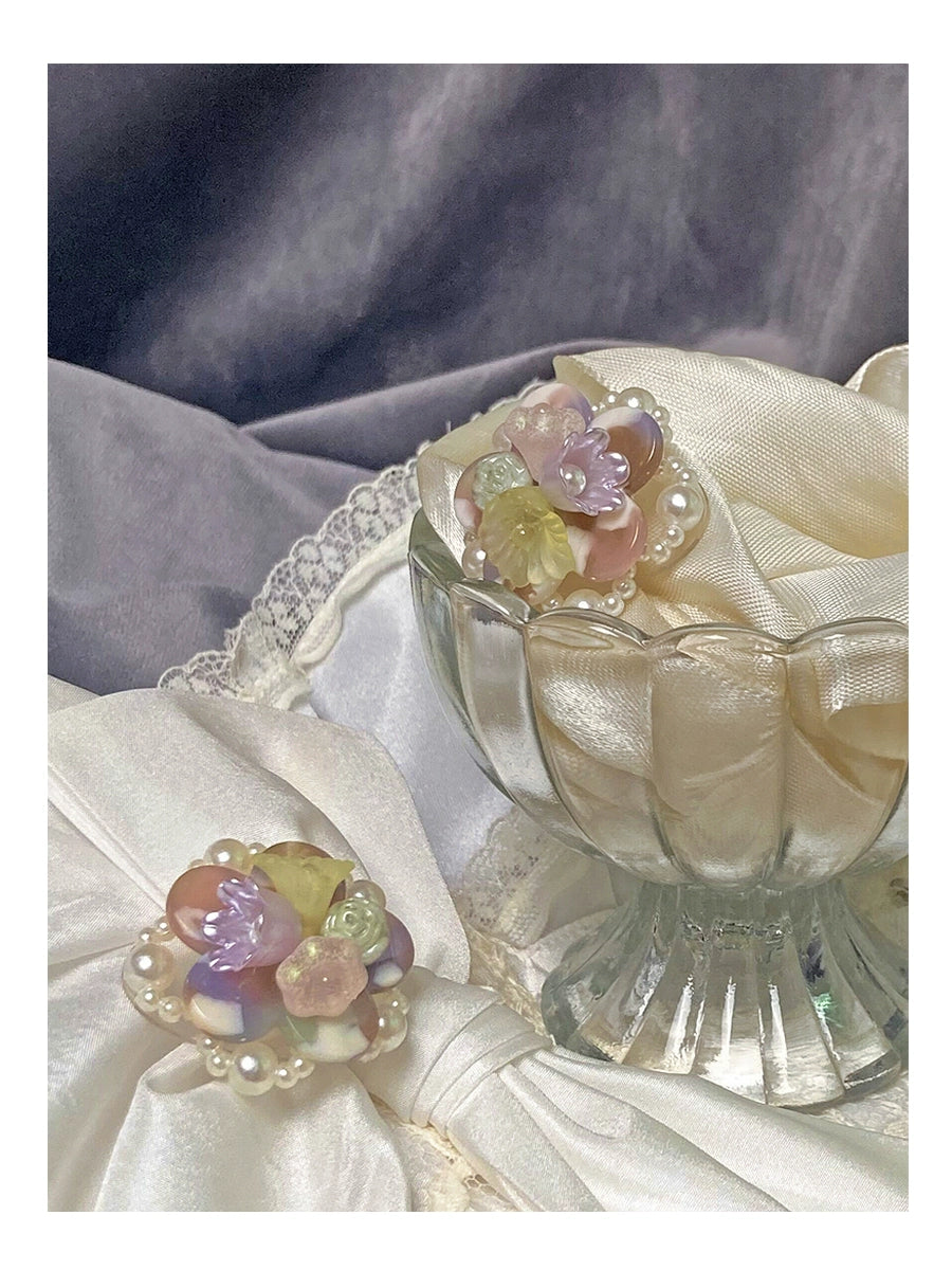 ~*Salt Flower *~Light Cream Colored Glass Handheld Flower Beautiful Decoration Antique Earrings Surrounded by Flower Balls