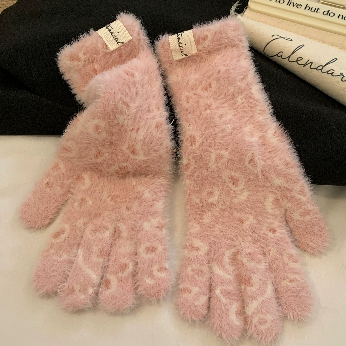 Leopard print plush knitted yarn gloves with touch screen