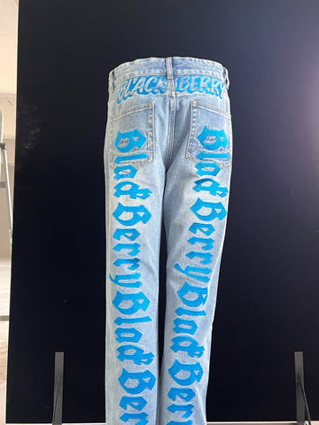 Embroidery washed blue jeans