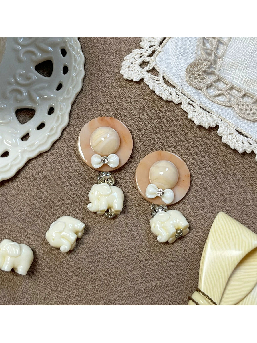 Cairo Milk White Elephant - Jade Hat and Elephant Shaped Earrings Antique Water Diamond Toy