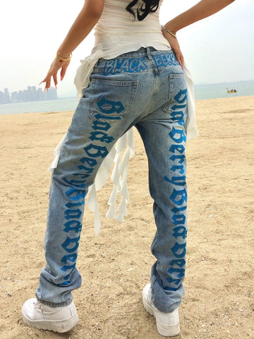 Embroidery washed blue jeans