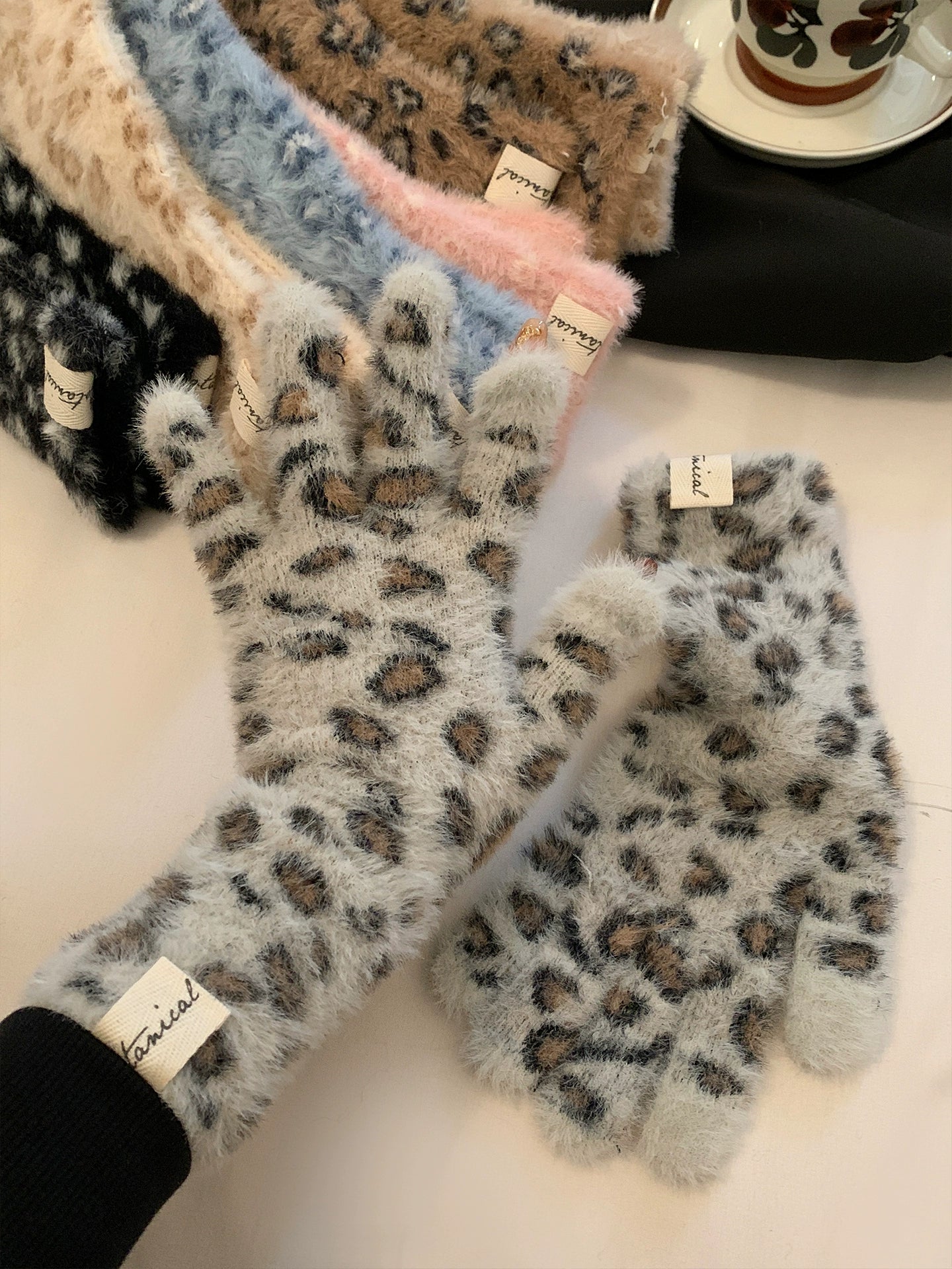 Leopard print plush knitted yarn gloves with touch screen