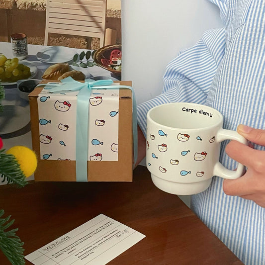 Cat eating fish hand-held mug gift box