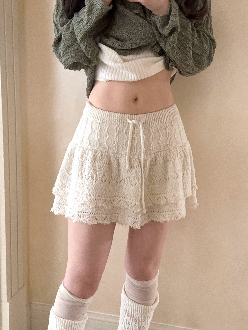 Make old hollow texture knitted short skirt