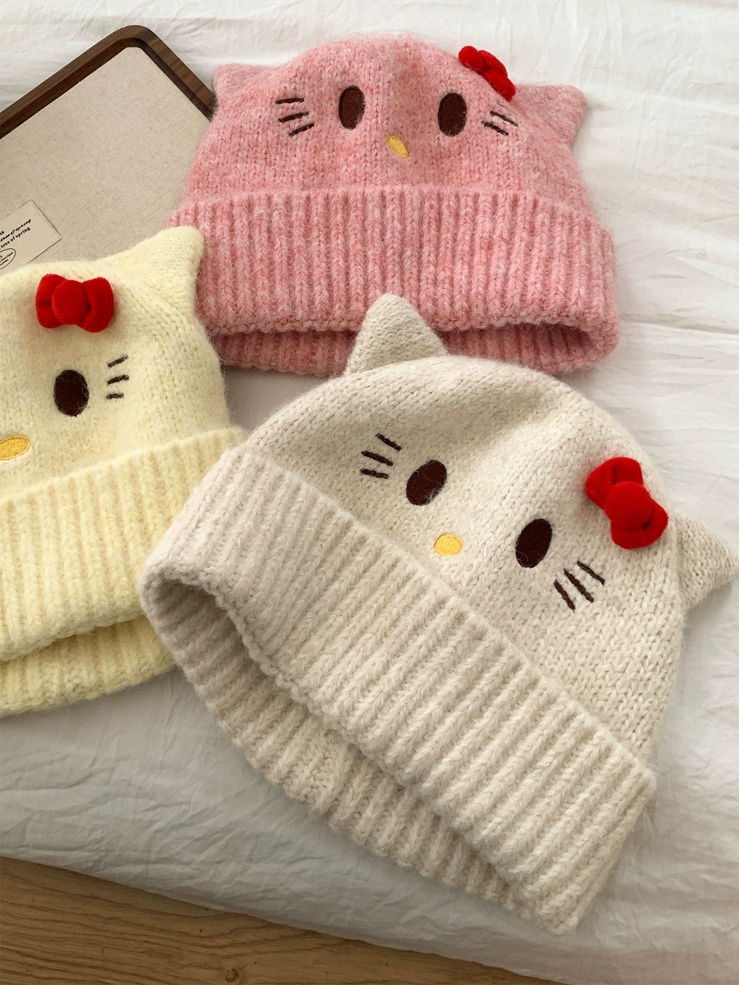 Kitty Cat's ears (Steamed cat-ear shaped bread) wool hat