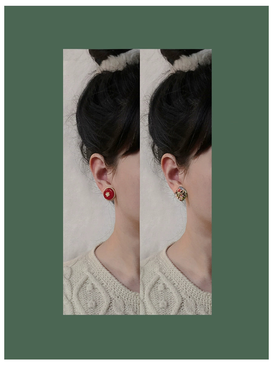 Christmas on the Grass "New Year's Prayer Ruby and Flower Gift Box Shaped Earrings