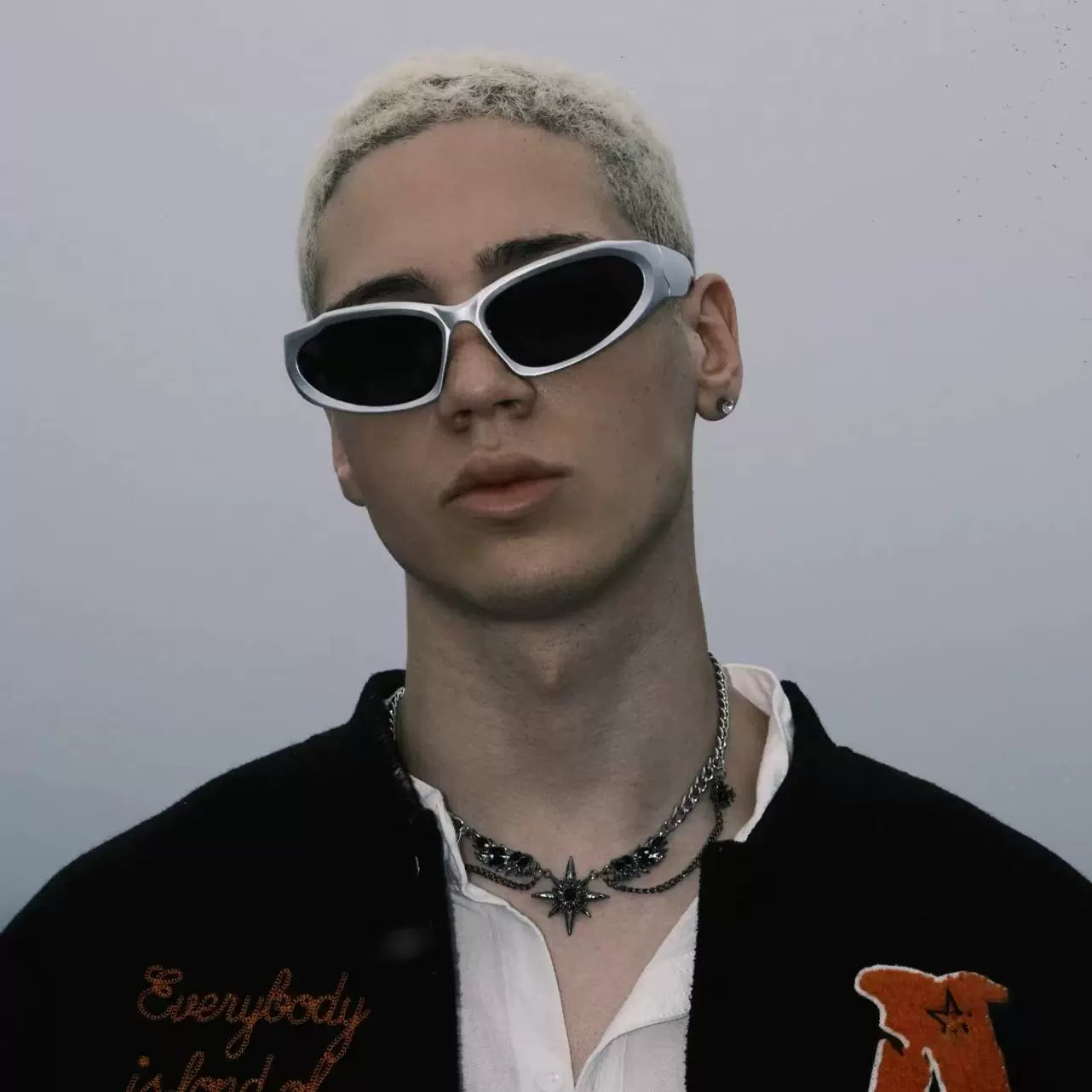 Black winged starry necklace earrings