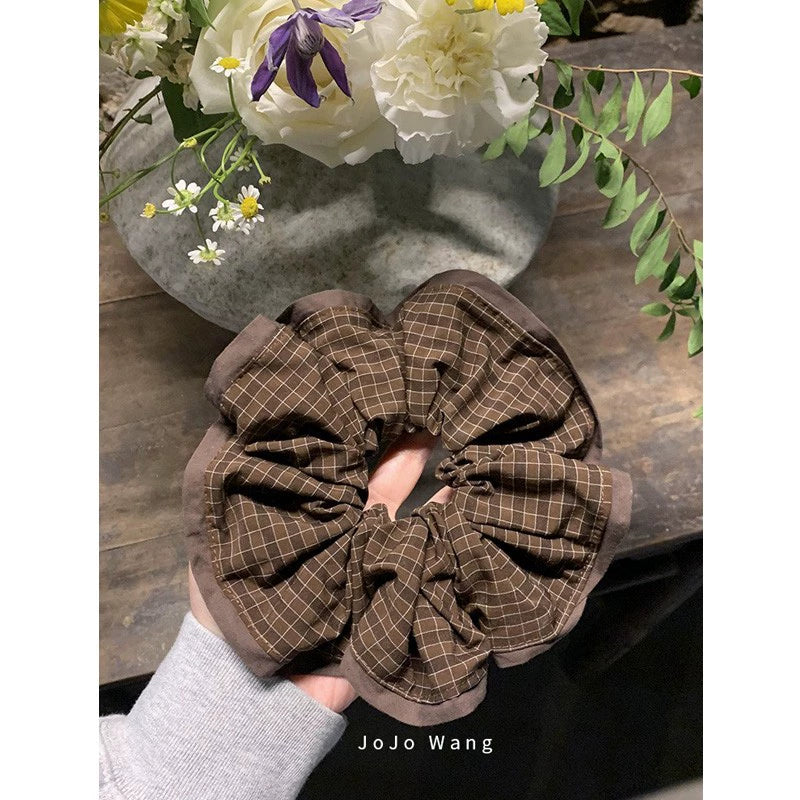 Zongmu colored satin scrunchie